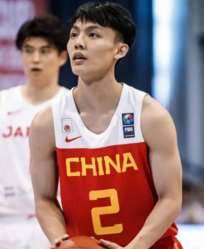 手机网游-官宣！中国男篮大名单出炉，广东三人入选，周琦缺席，庞峥麟惊喜