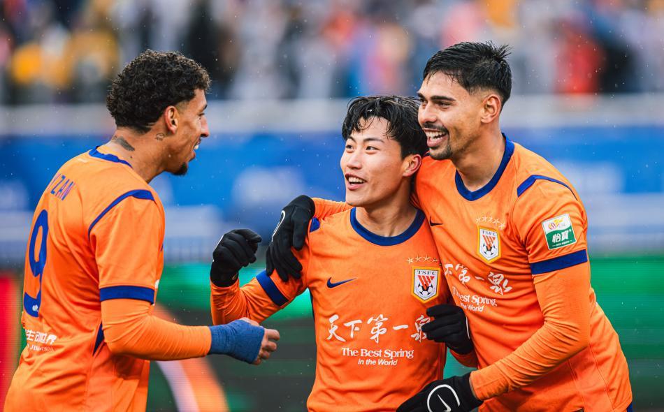 九游云游戏-掌声喝彩的泰山背后，落寞中超学霸：又该何去何从？